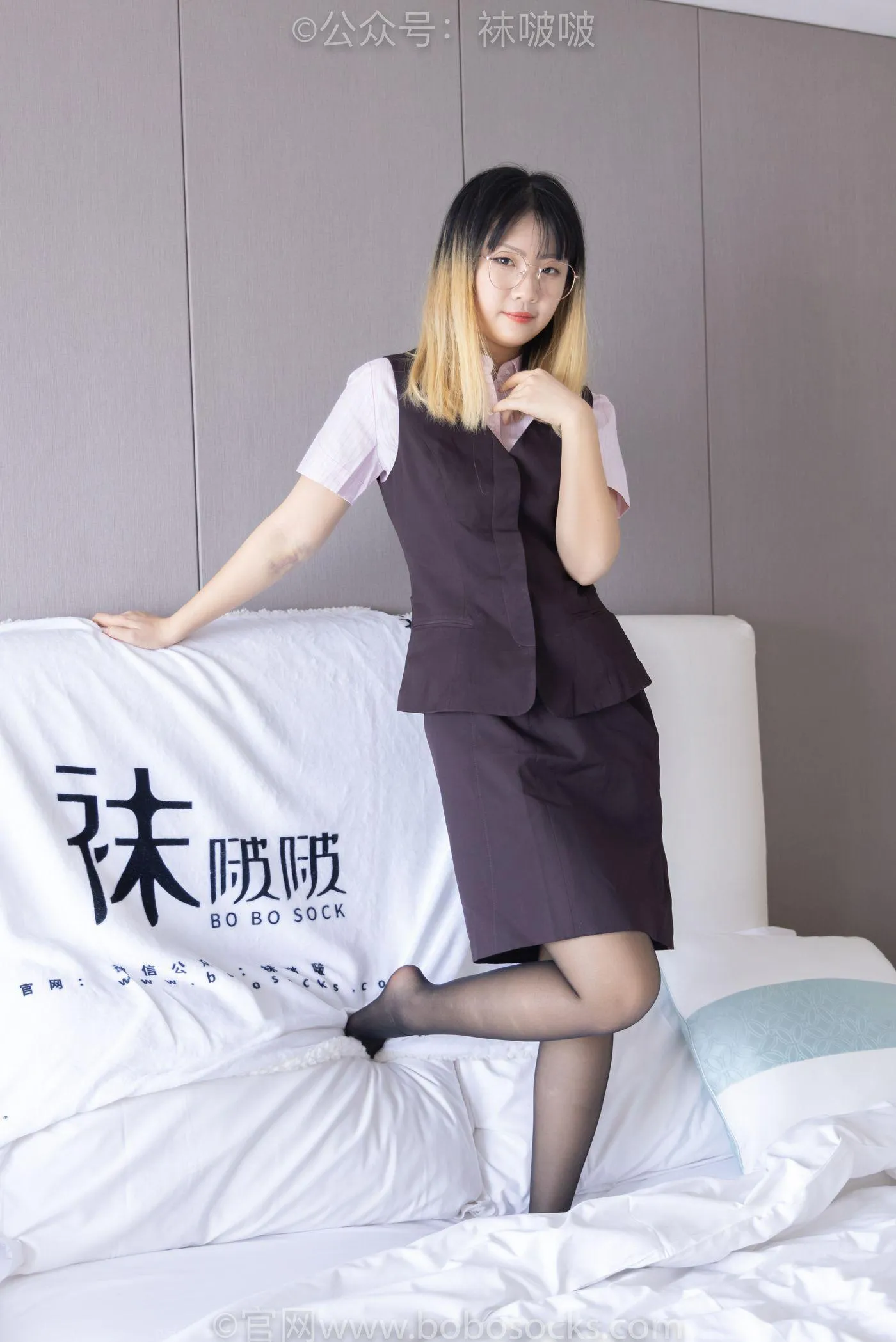 [BoBoSocks袜啵啵]NO.065 砂糖-招行制服、高跟鞋、黑丝 [140P]插图